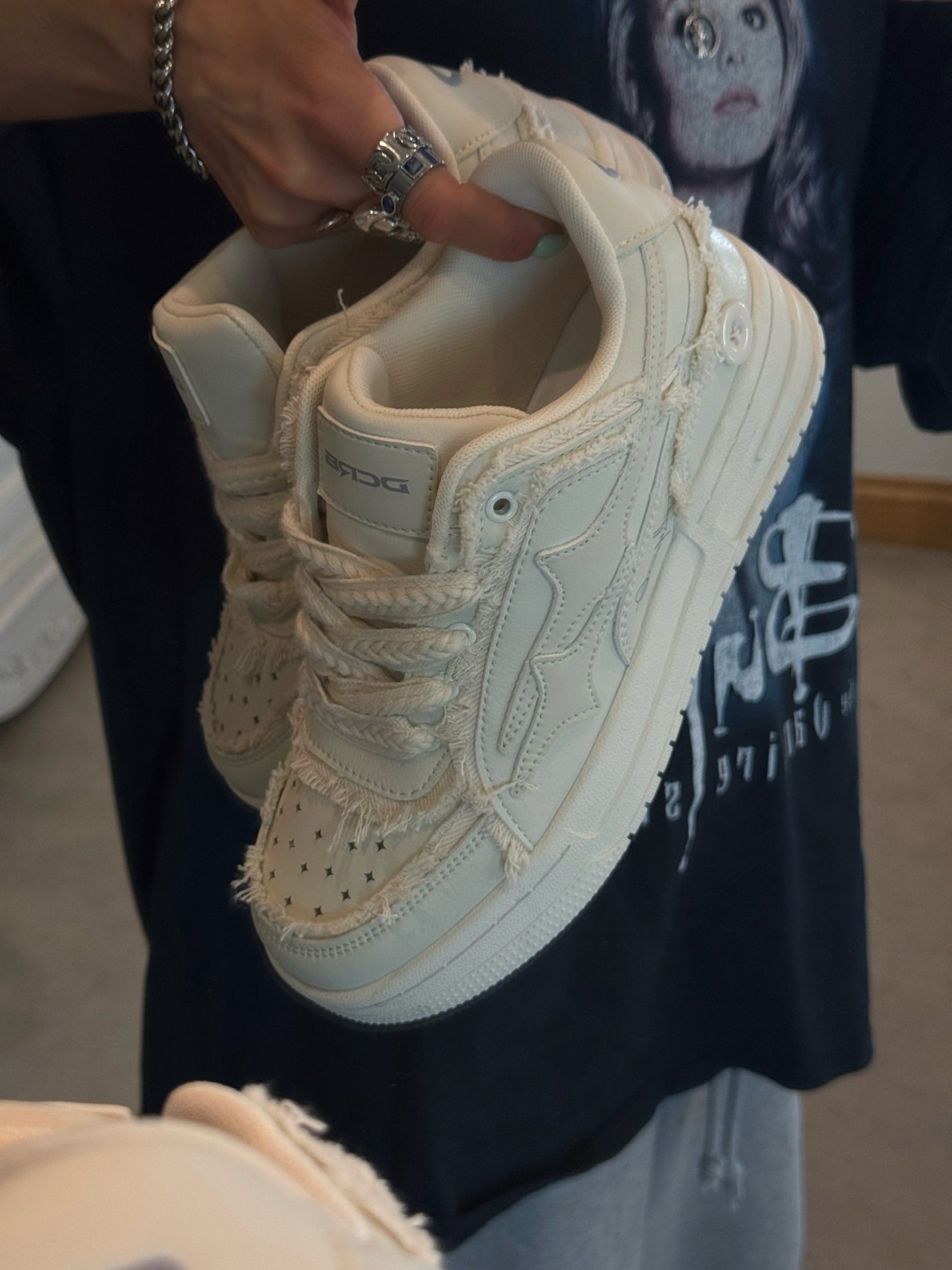 CRD Broken Creme Sneakers