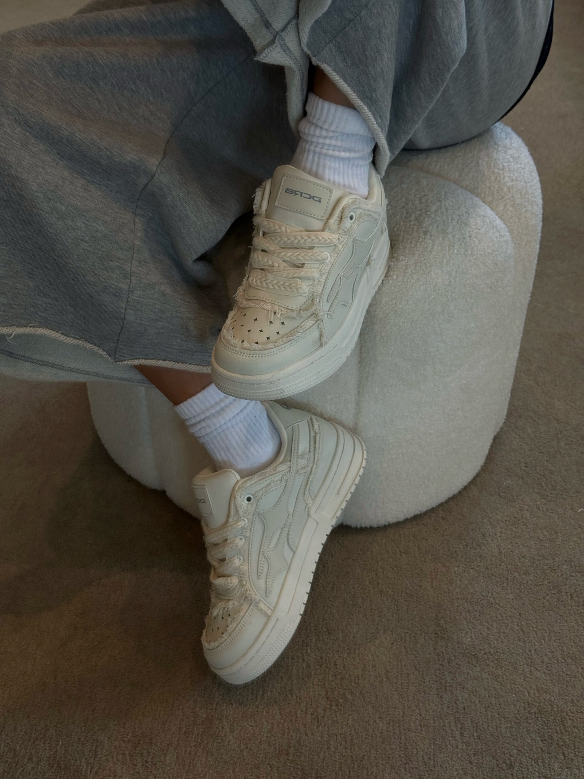 CRD Broken Creme Sneakers
